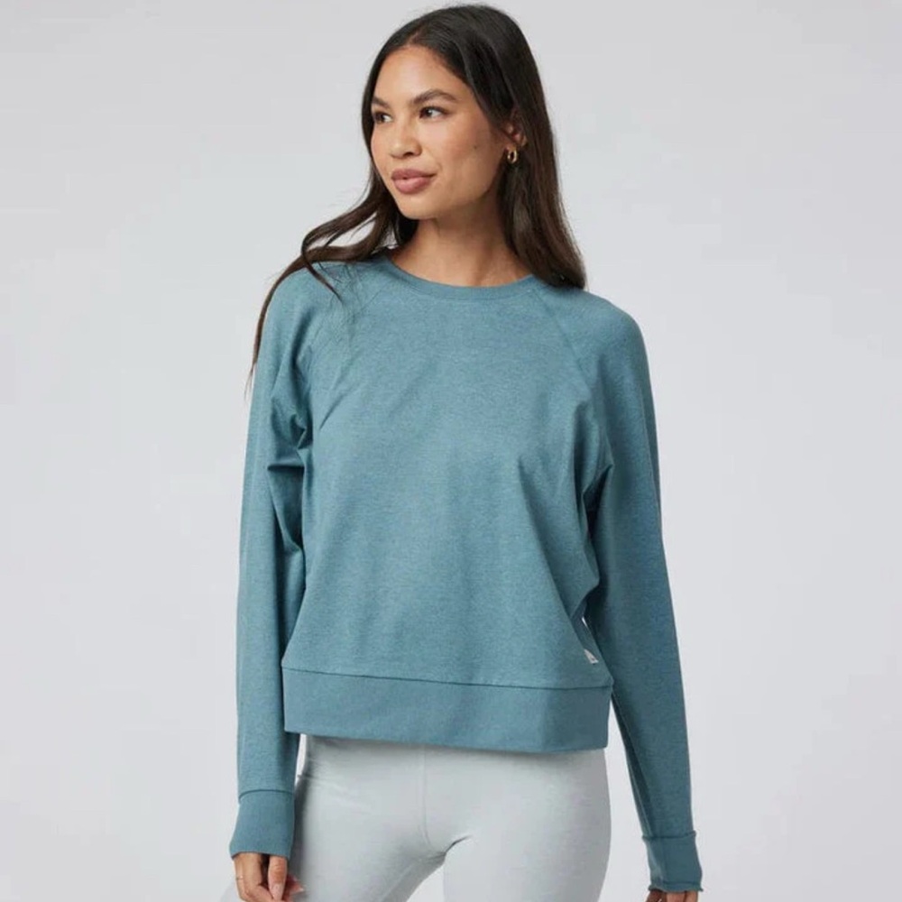 Vuori long sleeve Halo Crew Size XXS. color blue green heather